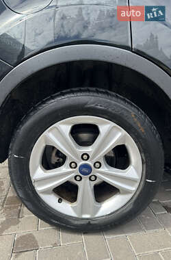 Позашляховик / Кросовер Ford Escape 2013 в 
