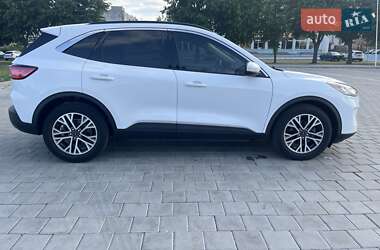 Позашляховик / Кросовер Ford Escape 2020 в 