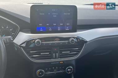 Позашляховик / Кросовер Ford Escape 2020 в 