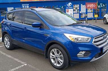 Внедорожник / Кроссовер Ford Escape 2016 в 