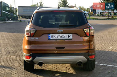 Внедорожник / Кроссовер Ford Escape 2016 в 