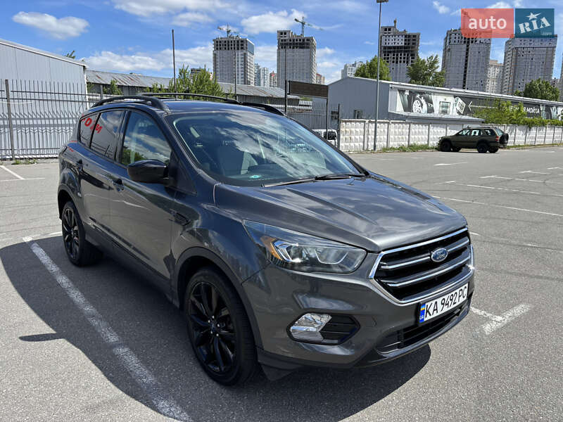 Внедорожник / Кроссовер Ford Escape 2016 в Киеве