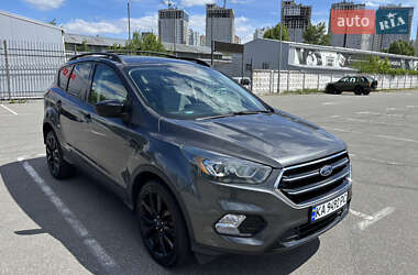 Позашляховик / Кросовер Ford Escape 2016 в 