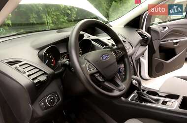 Позашляховик / Кросовер Ford Escape 2018 в 