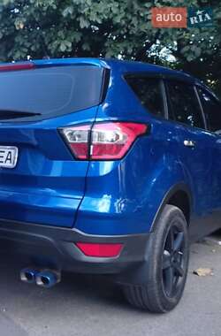 Позашляховик / Кросовер Ford Escape 2017 в 