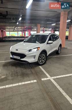 Позашляховик / Кросовер Ford Escape 2021 в 