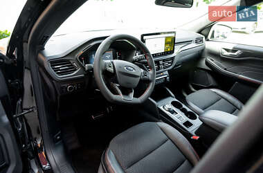 Позашляховик / Кросовер Ford Escape 2023 в 