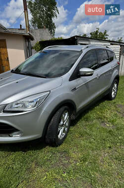 Внедорожник / Кроссовер Ford Escape 2015 в 