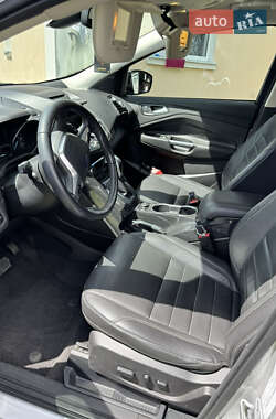 Внедорожник / Кроссовер Ford Escape 2015 в 