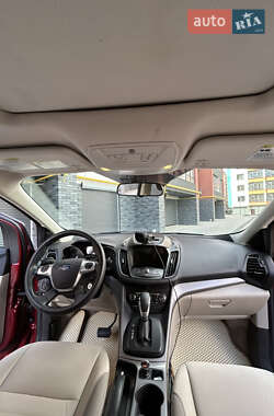 Внедорожник / Кроссовер Ford Escape 2015 в 