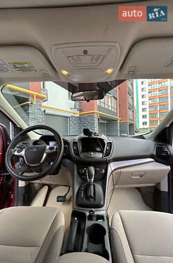 Внедорожник / Кроссовер Ford Escape 2015 в 