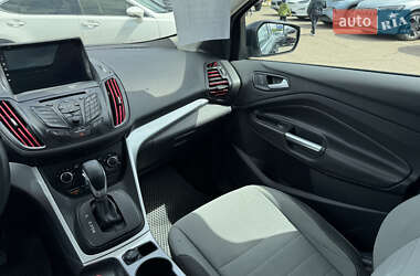 Позашляховик / Кросовер Ford Escape 2015 в 