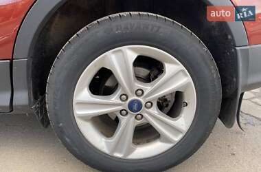 Позашляховик / Кросовер Ford Escape 2013 в 