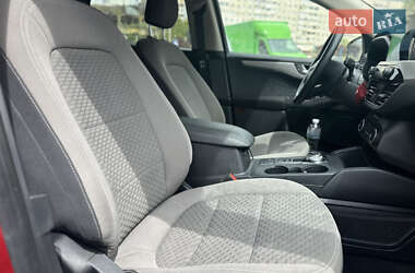 Позашляховик / Кросовер Ford Escape 2020 в 