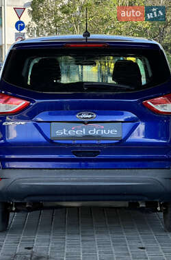 Внедорожник / Кроссовер Ford Escape 2016 в 