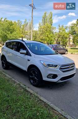 Внедорожник / Кроссовер Ford Escape 2017 в Николаеве