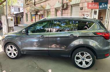 Внедорожник / Кроссовер Ford Escape 2019 в 