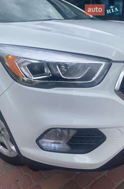 Внедорожник / Кроссовер Ford Escape 2019 в 