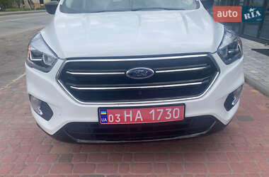 Внедорожник / Кроссовер Ford Escape 2019 в 