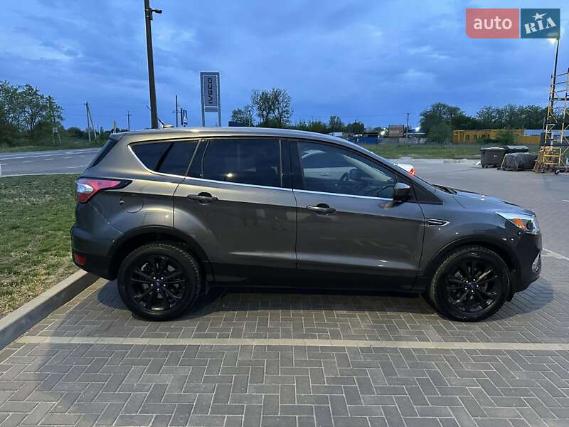 Внедорожник / Кроссовер Ford Escape 2017 в Днепре