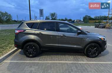 Внедорожник / Кроссовер Ford Escape 2017 в 