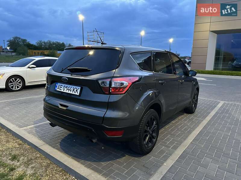 Внедорожник / Кроссовер Ford Escape 2017 в Днепре