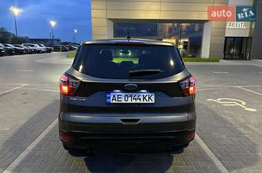 Внедорожник / Кроссовер Ford Escape 2017 в 