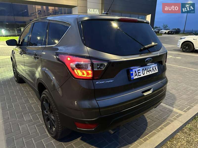 Внедорожник / Кроссовер Ford Escape 2017 в Днепре