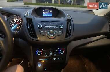 Внедорожник / Кроссовер Ford Escape 2017 в 