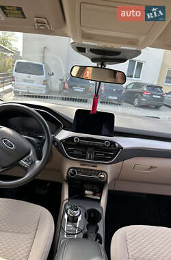 Внедорожник / Кроссовер Ford Escape 2020 в 