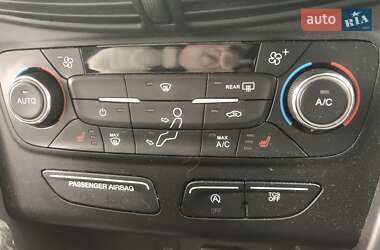 Внедорожник / Кроссовер Ford Escape 2016 в 