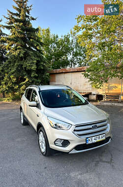 Внедорожник / Кроссовер Ford Escape 2017 в 