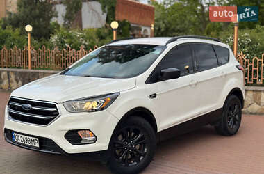 Позашляховик / Кросовер Ford Escape 2017 в Києві