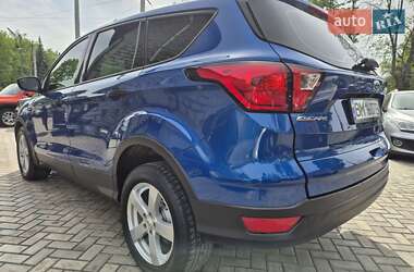 Внедорожник / Кроссовер Ford Escape 2019 в 