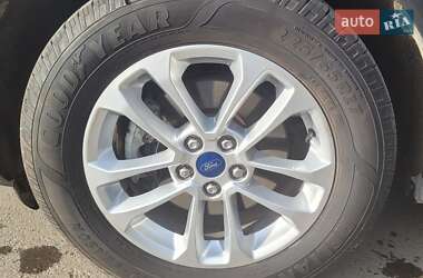 Внедорожник / Кроссовер Ford Escape 2021 в 