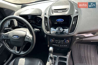 Внедорожник / Кроссовер Ford Escape 2017 в 