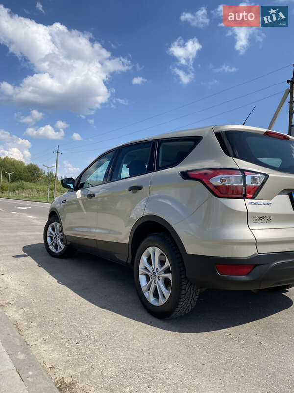 Внедорожник / Кроссовер Ford Escape 2017 в Ровно