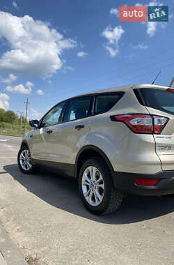 Внедорожник / Кроссовер Ford Escape 2017 в 