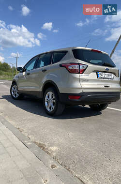 Внедорожник / Кроссовер Ford Escape 2017 в 
