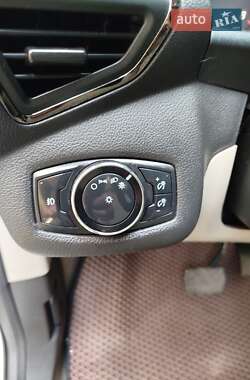 Внедорожник / Кроссовер Ford Escape 2014 в 