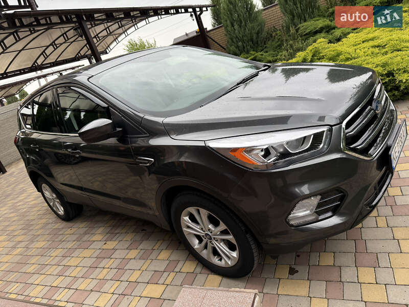 Позашляховик / Кросовер Ford Escape 2019 в 