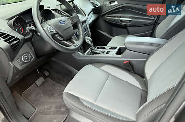 Позашляховик / Кросовер Ford Escape 2019 в 