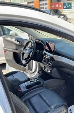 Внедорожник / Кроссовер Ford Escape 2020 в 