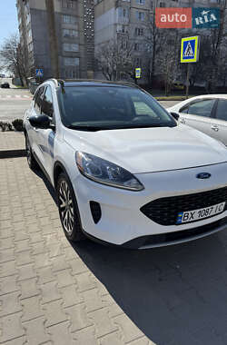 Внедорожник / Кроссовер Ford Escape 2020 в 