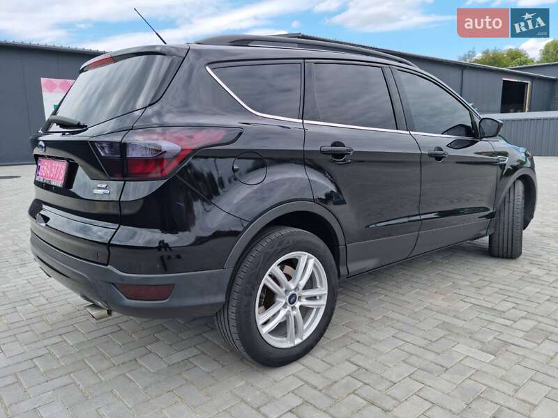 Внедорожник / Кроссовер Ford Escape 2017 в Новоукраинке
