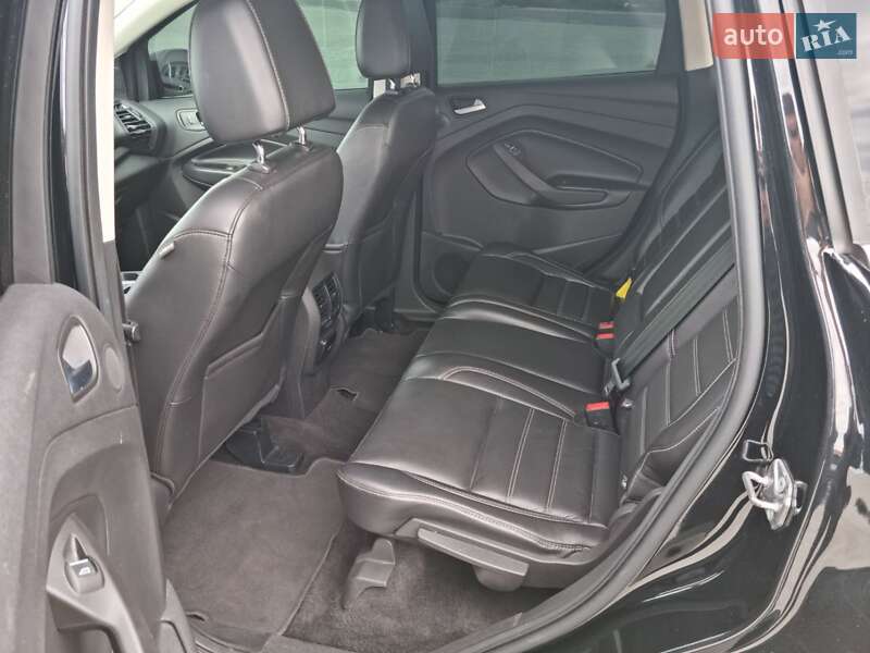 Внедорожник / Кроссовер Ford Escape 2017 в Новоукраинке