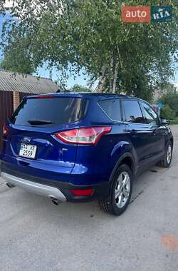 Позашляховик / Кросовер Ford Escape 2015 в 