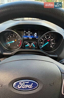 Внедорожник / Кроссовер Ford Escape 2018 в 