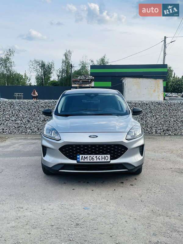 Внедорожник / Кроссовер Ford Escape 2022 в 