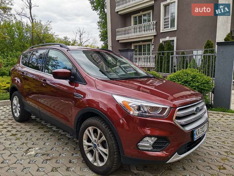 Позашляховик / Кросовер Ford Escape 2017 в 